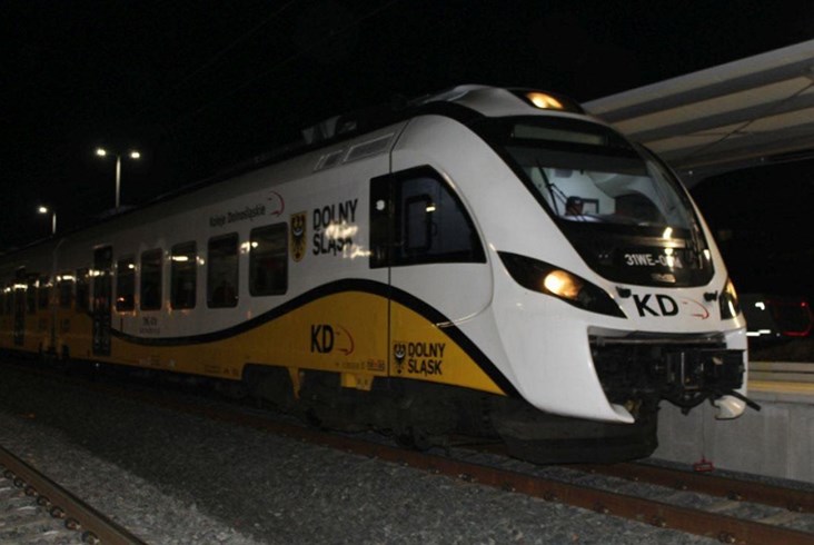 Pierwszy pociąg Kolei Dolnośląskich dojechał do Lubina. Na razie testowy [zdjęcia, film]
