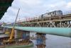Podtopiona barka wykonawcy modernizacji kolejowego Mostu Gdańskiego