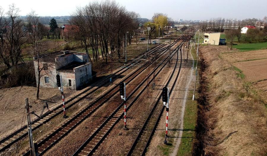Trwają prace na linii nr 8 pomiędzy Tunelem a Krakowem