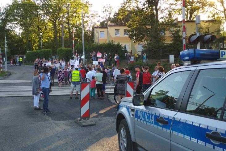 Protest zatrzymał inaugurację połączeń do Lubina. Skandaliczna wypowiedź prezydenta miasta