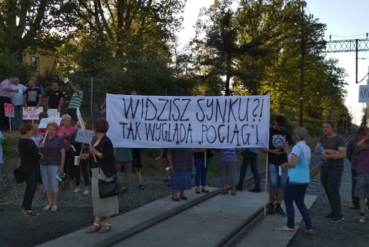 Protest zatrzymał inaugurację połączeń do Lubina. Skandaliczna wypowiedź prezydenta miasta