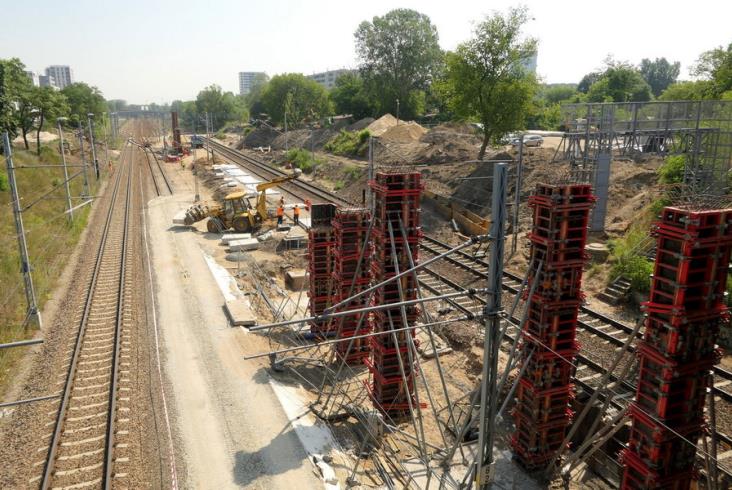 Rośnie kolejowy przystanek Warszawa Powązki Rośnie kolejowy przystanek Warszawa Powązki