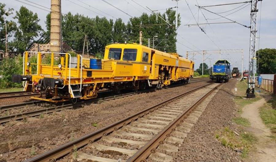 Zbąszyń: Parowóz po wykolejeniu już rozłączony [nowe zdjęcia]