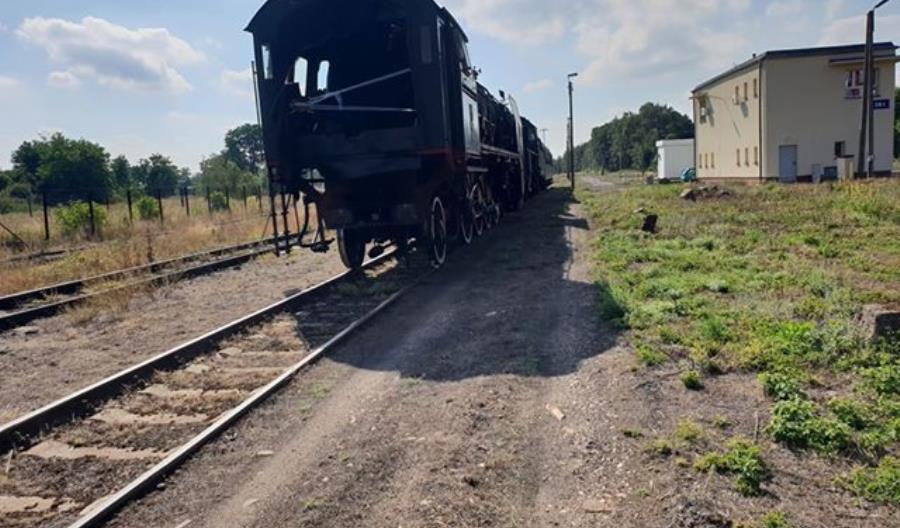 Zbąszyń: Parowóz po wykolejeniu już rozłączony [nowe zdjęcia]