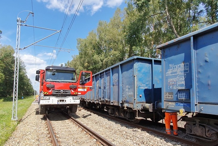 Wykolejenie pociągu towarowego między Opolem a Strzelcami Opolskimi [zdjęcia]