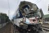 Poważny wypadek w Czechach. Pod piętrowy pociąg wjechała ciężarówka [zdjęcia, wideo]