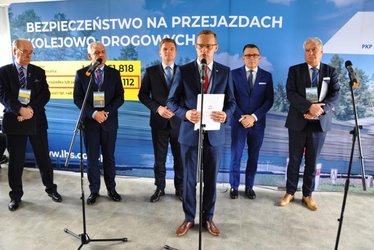 PKP LHS promuje bezpieczne zachowania na przejazdach kolejowo-drogowych PKP LHS promuje bezpieczne zachowania na przejazdach kolejowo-drogowych