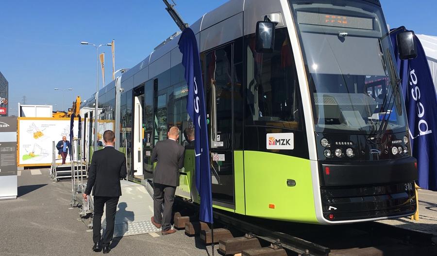 Elf 2 i tramwaj - nowe pojazdy Pesy na Trako