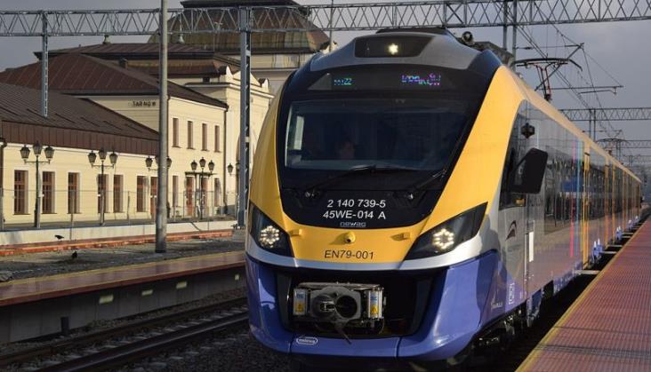 Testowy pociąg Jasło - Krynica przyciągnął tłumy pasażerów