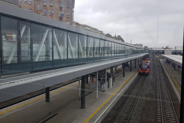 Szczecin Główny: Nowe przejście nad peronami dostępne dla podróżnych Szczecin Główny: Nowe przejście nad peronami dostępne dla podróżnych