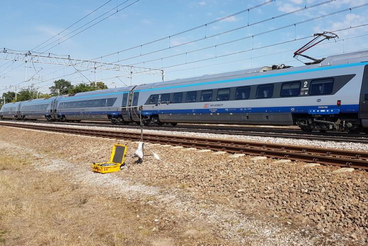 PKP PLK sprawdza poziom hałasu przy liniach kolejowych PKP PLK sprawdza poziom hałasu przy liniach kolejowych