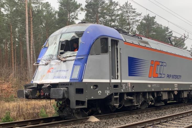 Ciężarówka wjechała pod pociąg Berlin – Warszawa Wschodnia. Nagranie z miejsca zdarzenia