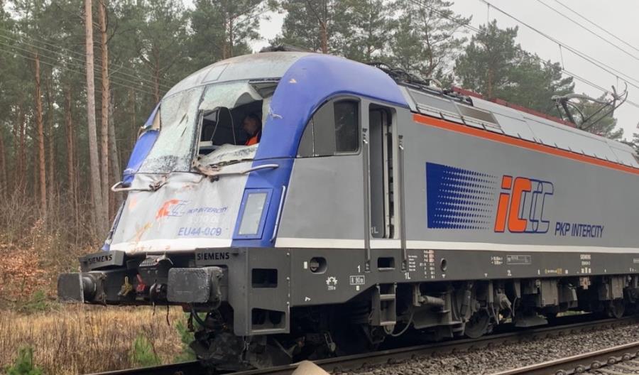 Ciężarówka wjechała pod pociąg Berlin – Warszawa Wschodnia. Nagranie z miejsca zdarzenia