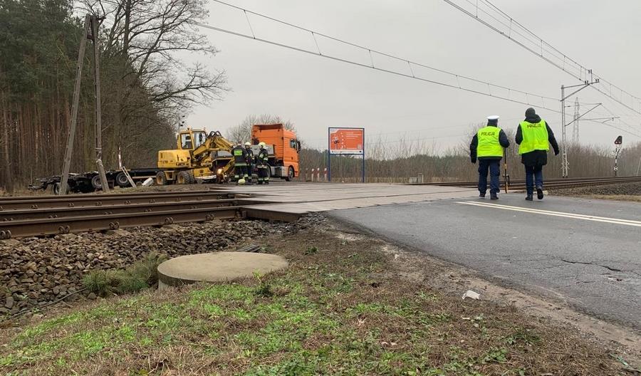 Ciężarówka wjechała pod pociąg Berlin – Warszawa Wschodnia. Nagranie z miejsca zdarzenia