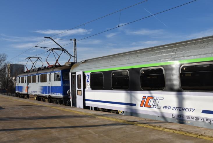 90 zmodernizowanych wagonów od FPS już w PKP Intercity [zdjęcia]