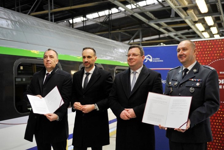 Więźniowie będą sprzątać wagony PKP Intercity. „Innowacja na skalę europejską"