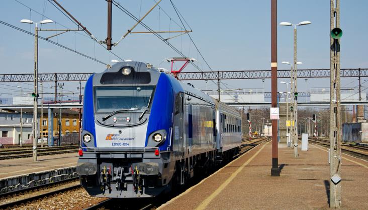 Znikoma frekwencja w pociągach PKP Intercity. Pendolino i ekspresy wstrzymane do odwołania