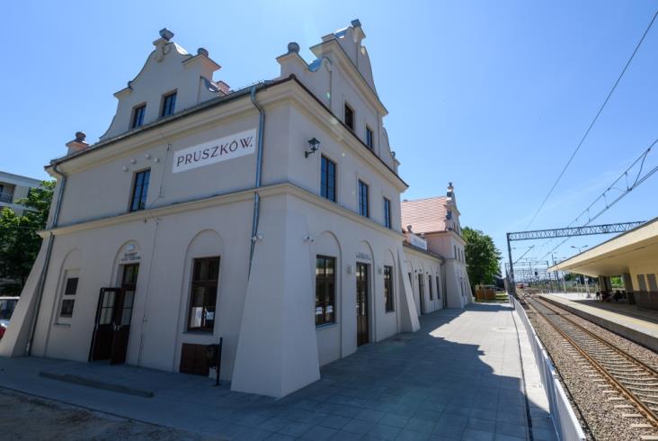 Pruszków: Przykład udanej modernizacji zabytkowego dworca Pruszków: Przykład udanej modernizacji zabytkowego dworca
