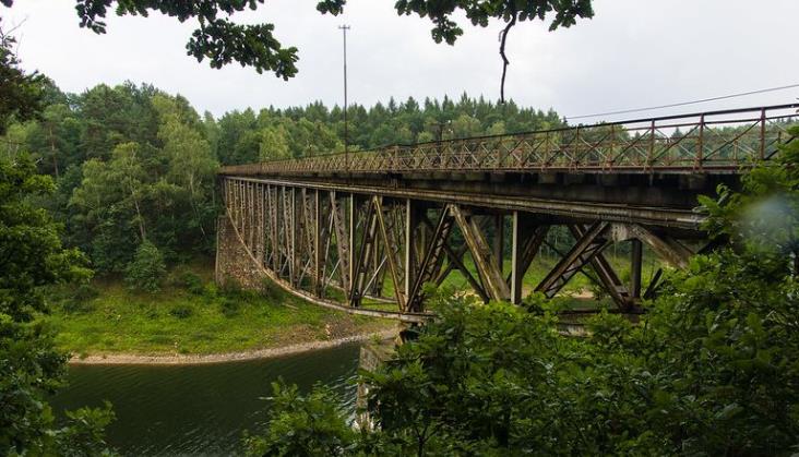 Wiceminister kultury potwierdza zamiar wysadzenia… części mostu w Pilchowicach