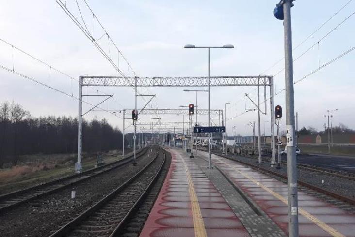 Ocice – Rzeszów: Sieć trakcyjna rozwieszona, przygotowania ostatniej fazy elektryfikacji Ocice – Rzeszów: Sieć trakcyjna rozwieszona, przygotowania ostatniej fazy elektryfikacji