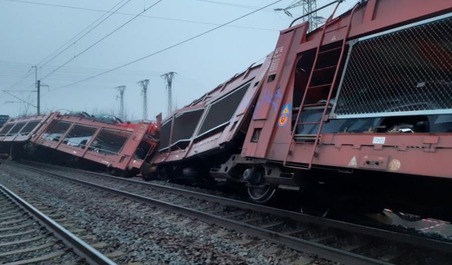 Czechy: Wykolejenie pociągu wiozącego auta