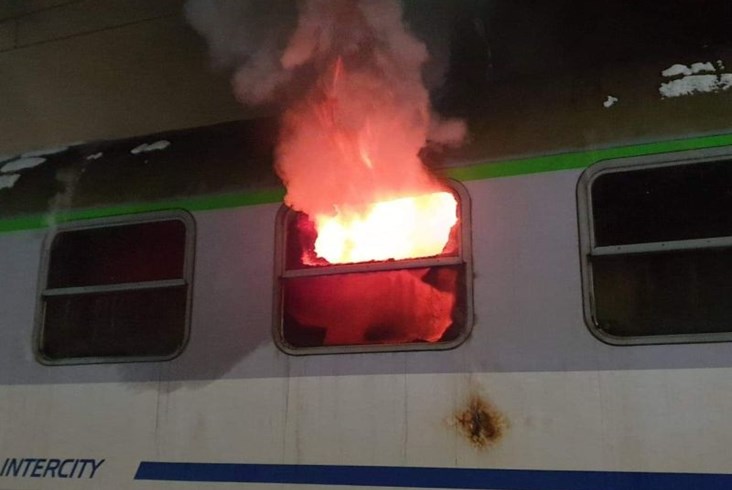 Spłonął wagon PKP Intercity w Kołobrzegu [zdjęcia]
