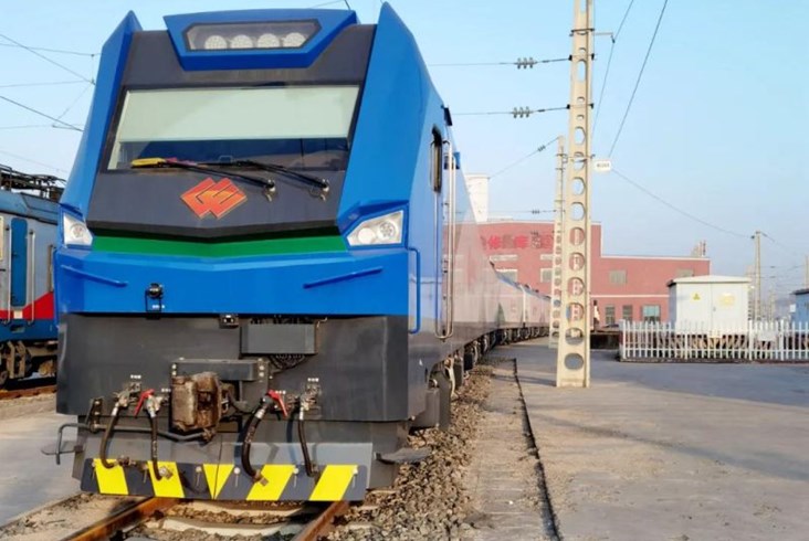 Chiny: Pociąg o 1,5 km długości i 11700 ton brutto... z jedną lokomotywą