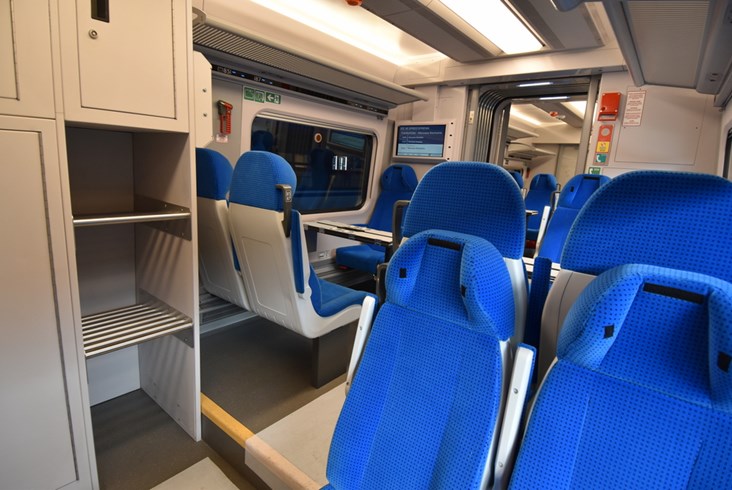 Pierwsze ED74 dla PKP Intercity gotowe. Zobacz, jak wyglądają „Edyty" po modernizacji [zdjęcia]