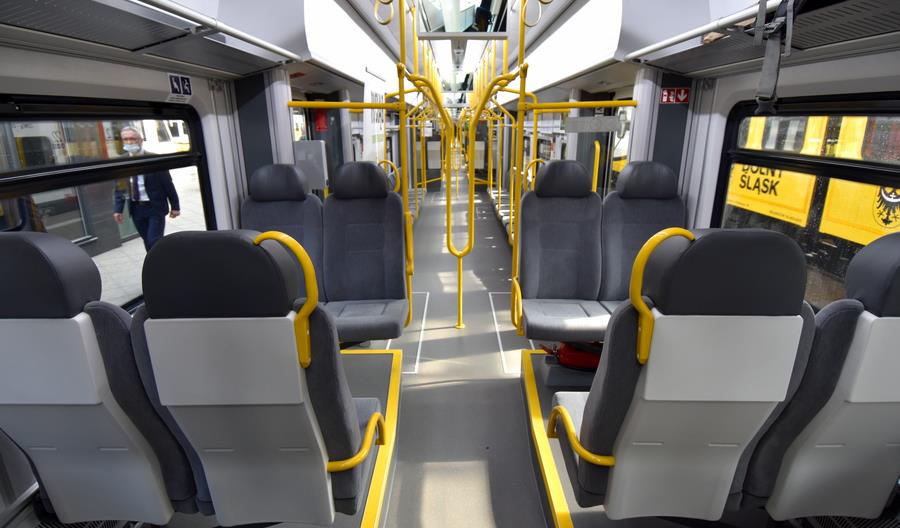 Pesa pokazała we Wrocławiu Elfa 2, który miał trafić do SKM Warszawa