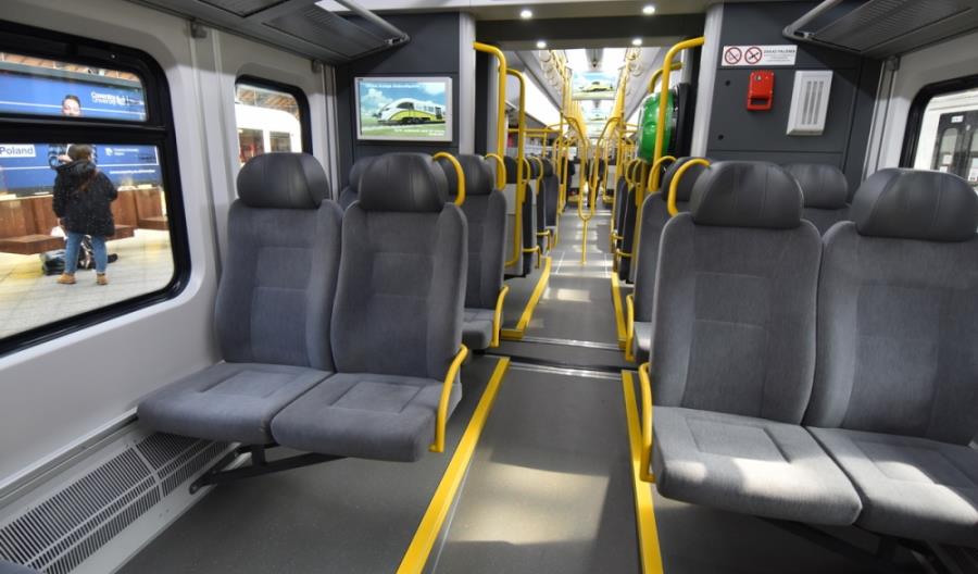 Pesa pokazała we Wrocławiu Elfa 2, który miał trafić do SKM Warszawa