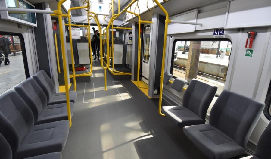 Pesa pokazała we Wrocławiu Elfa 2, który miał trafić do SKM Warszawa