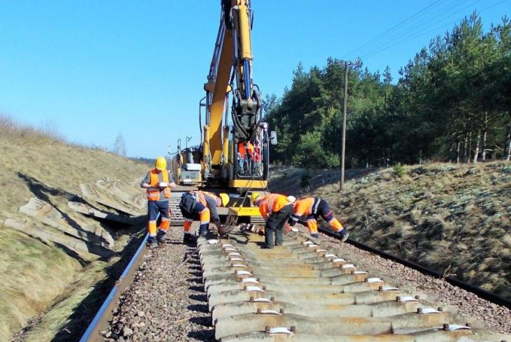 Prace na linii 215. Dobry efekt za niewielkie pieniądze Prace na linii 215. Dobry efekt za niewielkie pieniądze