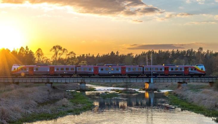 Znacząco spadła punktualność pociągów. Powodem modernizacja torów