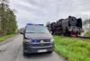 Auto osobowe wjechało pod pociąg prowadzony parowozem