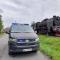 Auto osobowe wjechało pod pociąg prowadzony parowozem Auto osobowe wjechało pod pociąg prowadzony parowozem