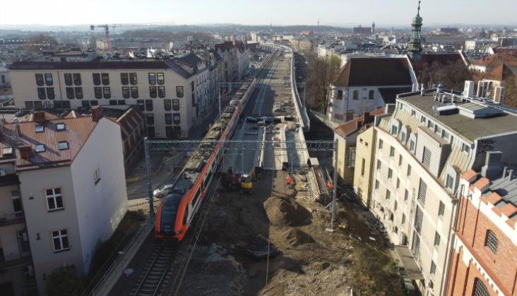 PLK podsumowuje weekendowe opóźnienia na kolei