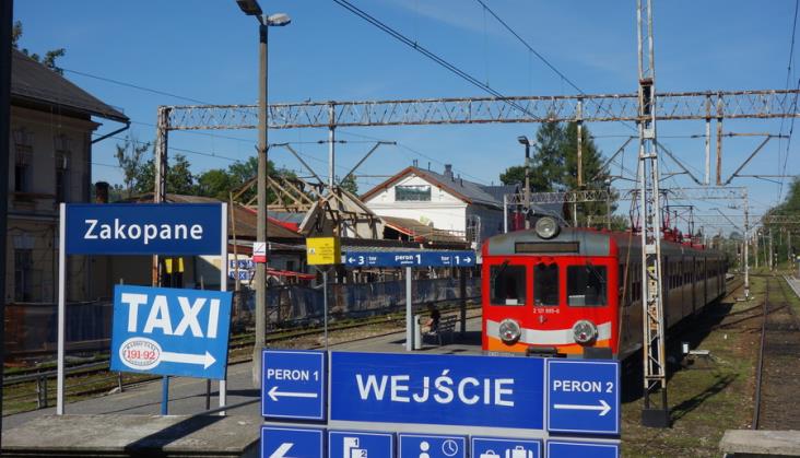 Ruch pociągów na linii do Zakopanego wstrzymany z powodu podmycia toru