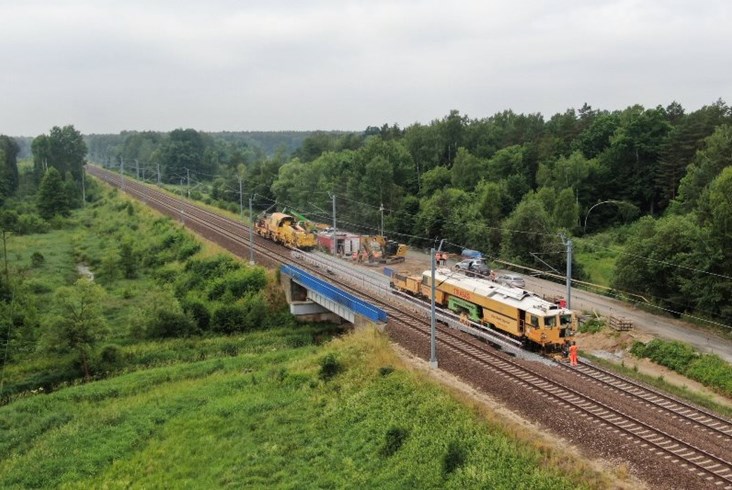 Nowe wiadukty i mosty na CMK sprawdziły ciężkie lokomotywy [zdjęcia]