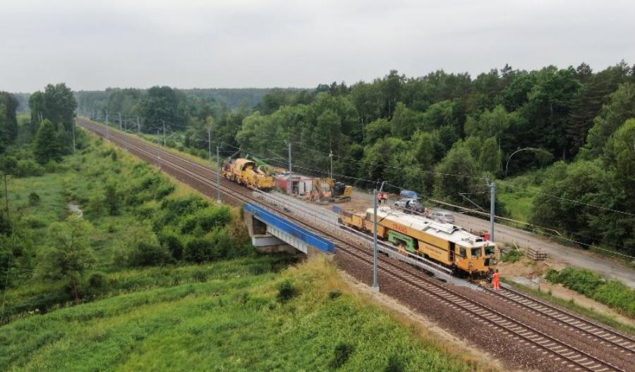 Nowe wiadukty i mosty na CMK sprawdziły ciężkie lokomotywy [zdjęcia]