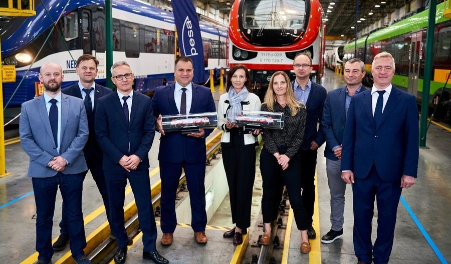Pesa przekazała w terminie 12 lokomotyw Gama Marathon dla RCP [zdjęcia]