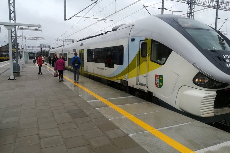Nowe perony na stacji Rokietnica. Jak idzie modernizacja linii Poznań - Szczecin?