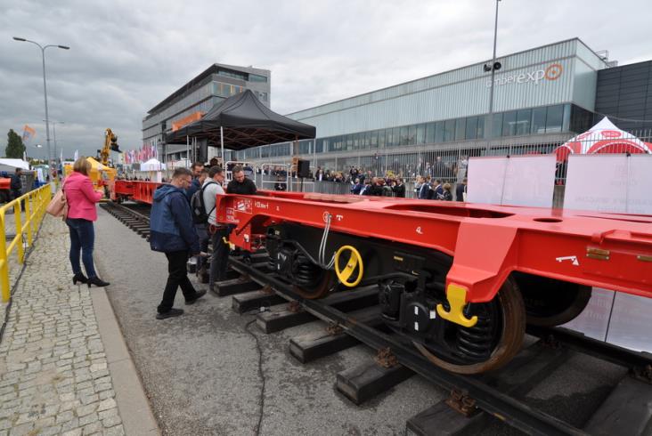 Nowy wagon towarowy DB Cargo Polska. Może zmieniać długość, przewiezie niemal wszystko Nowy wagon towarowy DB Cargo Polska. Może zmieniać długość, przewiezie niemal wszystko