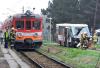 Autobus miejski wjechał pod EN57. Są ranni