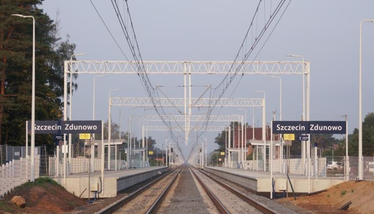 Są nowe perony między Szczecinem a Stargardem. Są też opóźnienia przy modernizacji E59