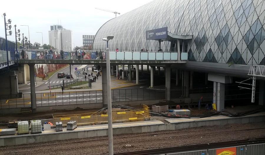 Nowy peron i przejście podziemne na stacji Poznań Główny gotowe w 80%
