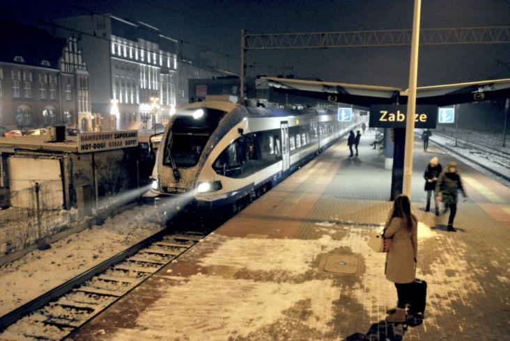 ED74 po modernizacji pojechał z pasażerami. Jest bardzo cichy [zdjęcia]