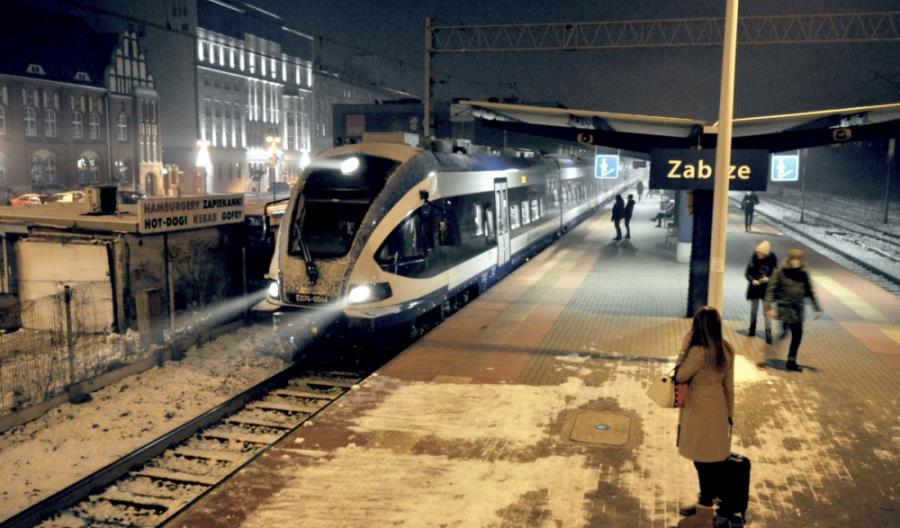 ED74 po modernizacji pojechał z pasażerami. Jest bardzo cichy [zdjęcia]