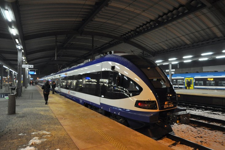 ED74 po modernizacji pojechał z pasażerami. Jest bardzo cichy [zdjęcia]