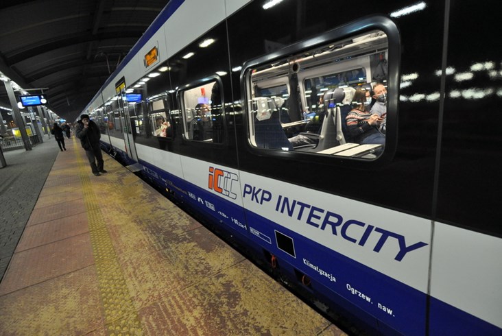 ED74 po modernizacji pojechał z pasażerami. Jest bardzo cichy [zdjęcia]