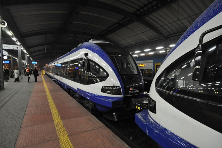 ED74 po modernizacji pojechał z pasażerami. Jest bardzo cichy [zdjęcia]